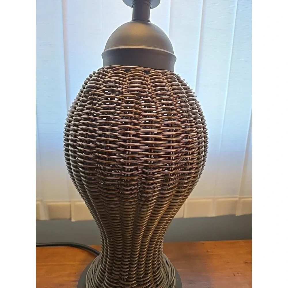 VTG Wicker Rattan Ginger Jar‎ Table Lamp With Metal Base No Shade